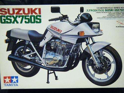 SUZUKI GSX750S-1:12SCALE-KATANA-NEW
