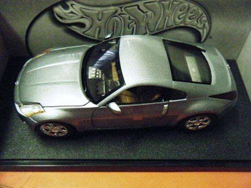 NISSAN 350Z-BY HOTWHEELS-1: 18 SCALE-MINT AND BOXED