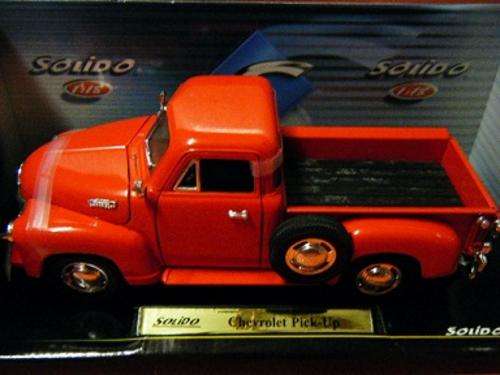 CHEVROLET PICK-UP-BY SOLIDO-1:18 SCALE-DOES HAVE ROOF CHIP-BUT MODEL IS VERY NICE-WITH BOX
