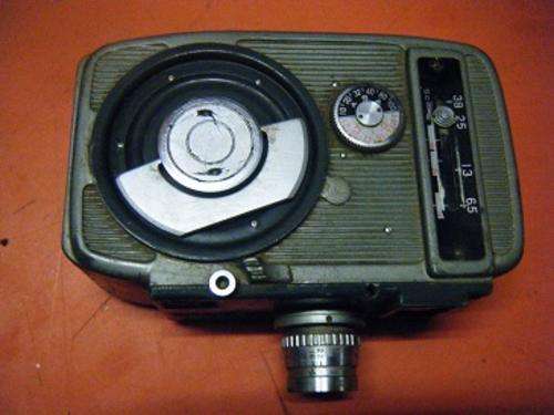 YASHICA-8-VERY OLD MOVIE RECORDER-I DONT KNOW IF IT WORKS-AS IS