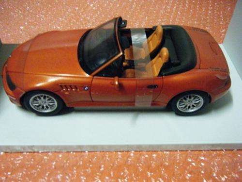 BMW Z3 ROADSTER2.8-BY UT MODELS-1:18 SCALE-IN BOX