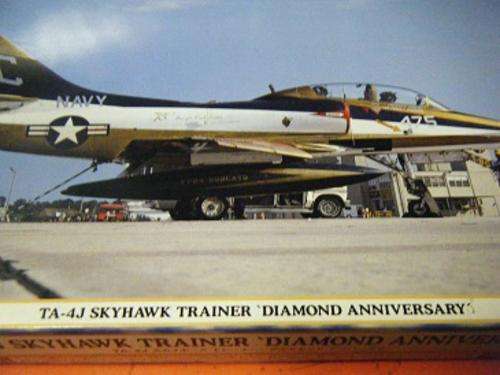 TA-4J SKYHAWK TRAINER'DIAMOND ANNIVERSARY''-BY HASAGAWA-1:32 SCALE