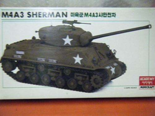 M4A3-SHERMAN TANK-BY ACADEMY-1:35 SCALE