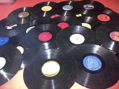 100 LOOSE LP'S--50c  PER LP-FOR DECORATION AND CATERING USE OR FOR CREATIVE IDEAS-SOLD AS IS
