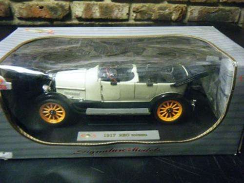 1917 REO TOURING-BY SIGNATURE MODELS-1/18 SCALE-BOX HAS DAMAGE-CAR IN VG CONDITION