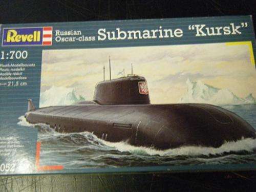 RUSSIAN OSCAR-CLASS SUBMARINE ''KURSK''-REVELL-1/700 SCALE
