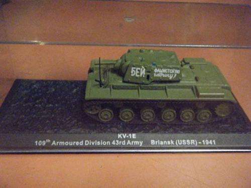 KV-1E BRIANSK-DeAgostini-1/72 scale-IN DISPLAY CASE