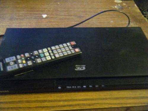SAMSUNG TOUCH SCREEN BLU-RAY 3D /HDMI/1080p FULL HD-MODEL: BD-D5500 +REMOTE-EXCELLENT CONDITION