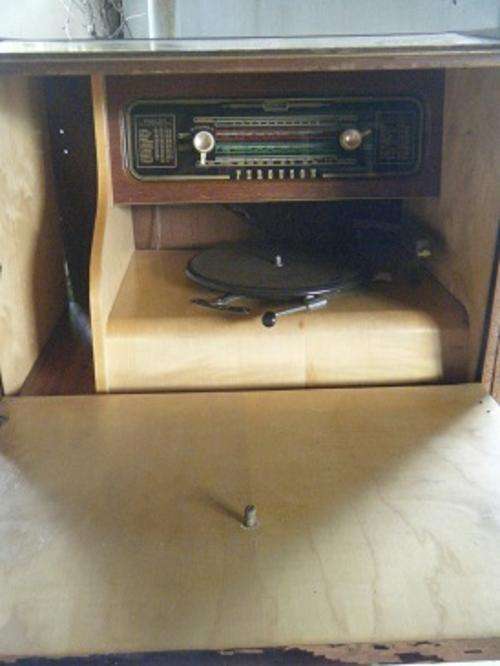 VINTAGE-furguson-radio/record player-see pics-sold as is-