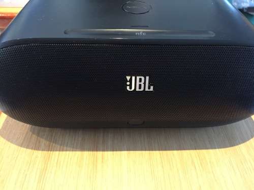 JBL Bluetooth  speaker wit built in  fast charging dock!!!! BARGAIN!!!!