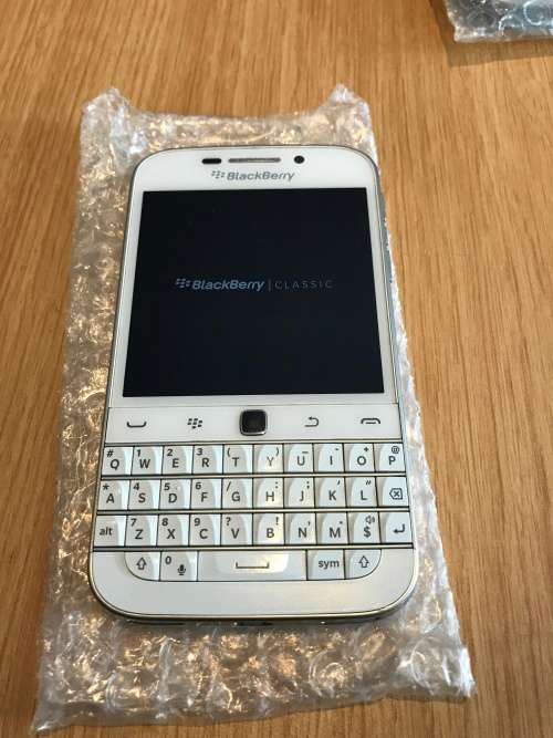 Blackberry Q20 Classic white !!!! BARGAIN!!!!! Super neat!!!!