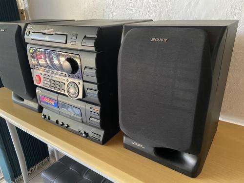 SONY OLD SKOOL HIFI WITH REMOTE !!!! PLEASE READ !!! BARGAIN !!!