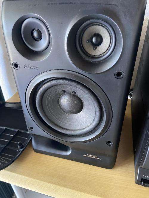 SONY OLD SKOOL HIFI WITH REMOTE !!!! PLEASE READ !!! BARGAIN !!!