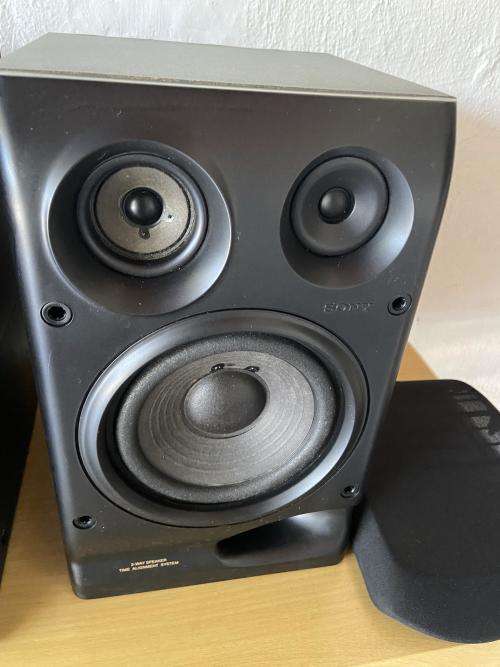 SONY OLD SKOOL HIFI WITH REMOTE !!!! PLEASE READ !!! BARGAIN !!!