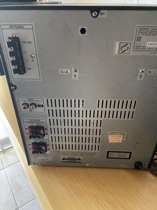SONY OLD SKOOL HIFI WITH REMOTE !!!! PLEASE READ !!! BARGAIN !!!