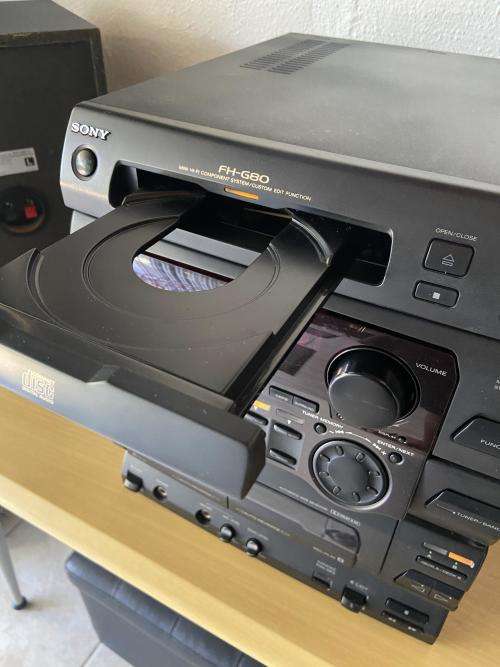 SONY OLD SKOOL HIFI WITH REMOTE !!!! PLEASE READ !!! BARGAIN !!!