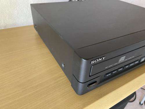 SONY OLD SKOOL COMPACT DISC PLAYER !!! BARGAIN !!!