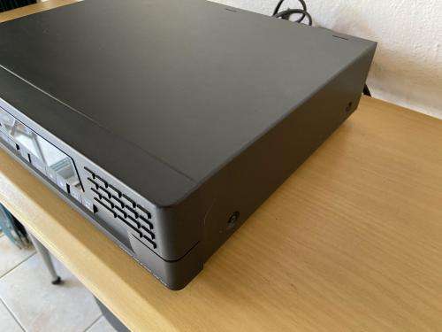 SONY OLD SKOOL COMPACT DISC PLAYER !!! BARGAIN !!!