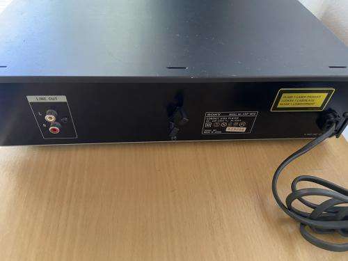 SONY OLD SKOOL COMPACT DISC PLAYER !!! BARGAIN !!!