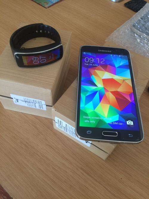 Samsung S5 + Samsung Gear Fit Watch !!!!!! BARGAIN!!!!! FREE SHIPPING!!!