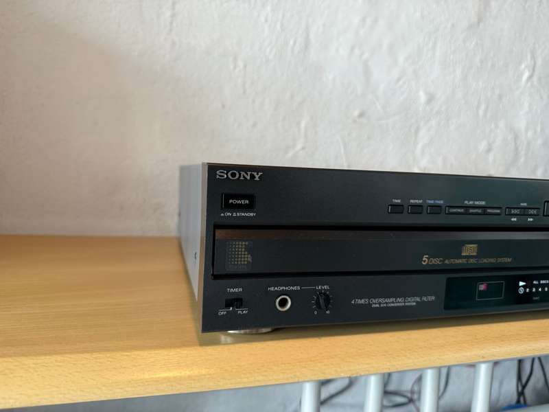 SONY CD SHUTTLE PLAYER !!! BARGAIN !!!!