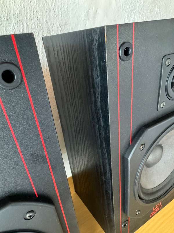 Wharfdale bookshelf speakers !!! OLD SKOOL !!! BARGAIN !!!