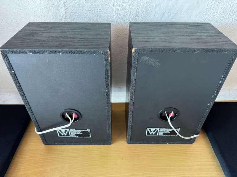 Wharfdale bookshelf speakers !!! OLD SKOOL !!! BARGAIN !!!
