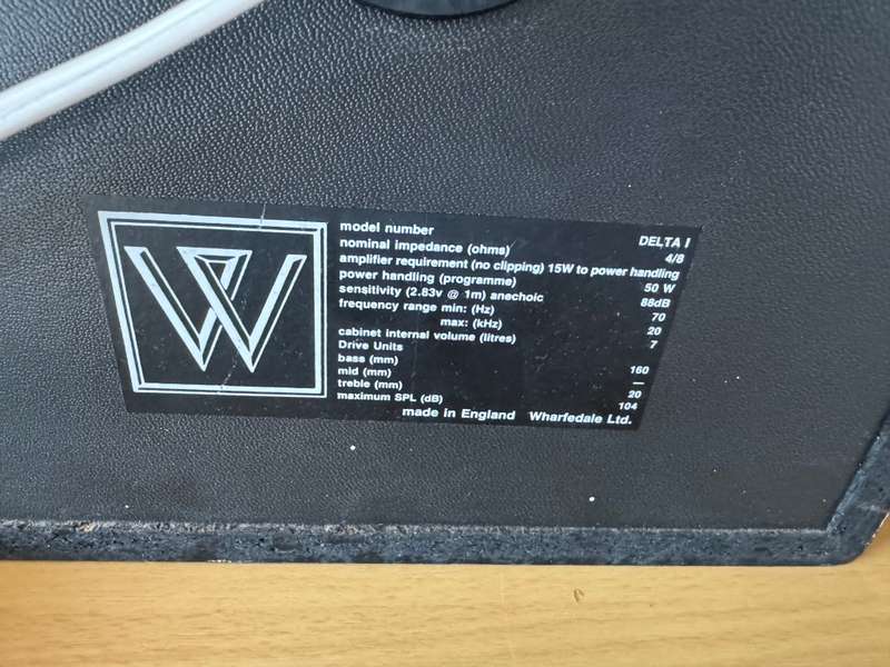 Wharfdale bookshelf speakers !!! OLD SKOOL !!! BARGAIN !!!