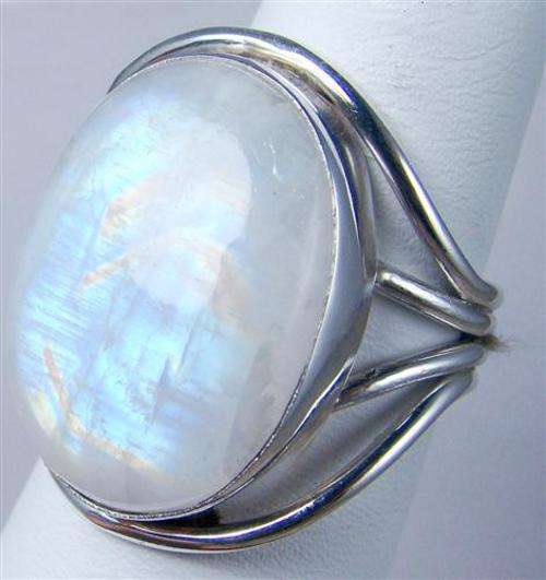 BEAUTIFUL STERLING SILVER MOONSTONE RING SIZE 8