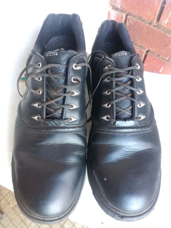 Mens size 10.5 golf shoes