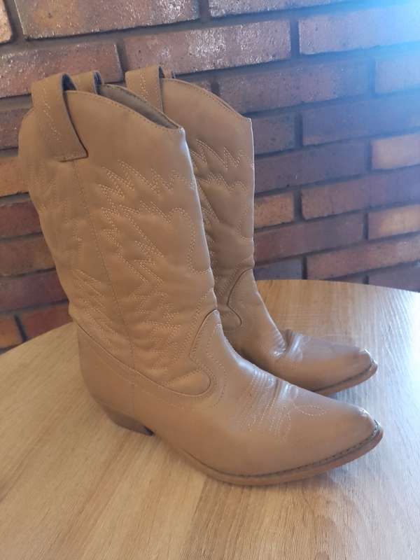 Size 7 Bronx boots