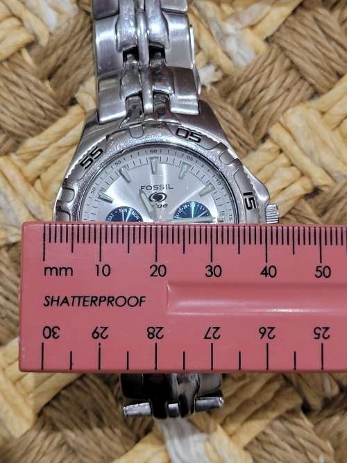 Sought After Fossil Blue man`s watch in original tin !