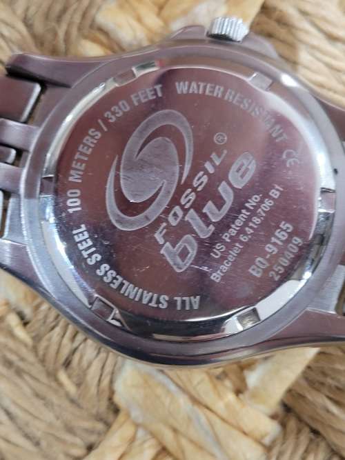 Sought After Fossil Blue man`s watch in original tin !
