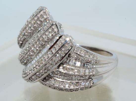 1.11 CT BAGUETTE & ROUND CUT REAL DIAMOND & SOLID GOLD RING - GORGEOUS!