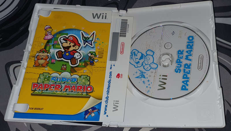 Nintendo Wii + controler + Motion plus + hd cables + Super Paper Mario + Modded + extras