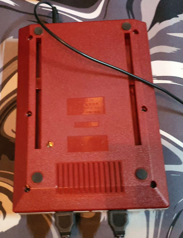 Family Computer modern reproduction with built in games and extra cartridge (Family computer clone)
