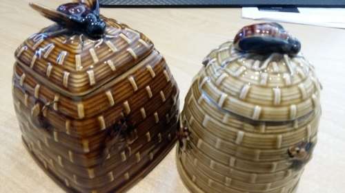 2 Beautiful Honey Pots