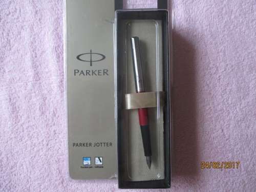 PARKER FOUNTAIN PEN REFILLABLE NEW