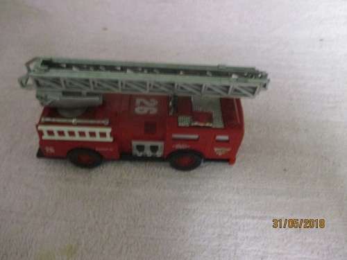 BATTERY OPERATED FIRE ENGINE LIGHTS AND SOUND.