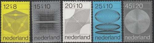 NETHERLANDS 1970 Charity Stamps UMM CV R126 SG1106-10