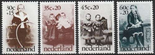 NETHERLANDS 1974 Child Care UMM CV R93 SG1200-03