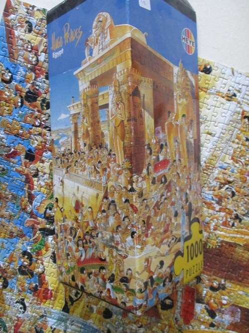 HUGO PRADES 1000 PIECE PUZLE COMPLETE I PIECE DAMAGED