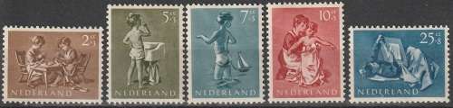 NETHERLANDS 1954 Child Care MM CV R541.20 SG 804-808