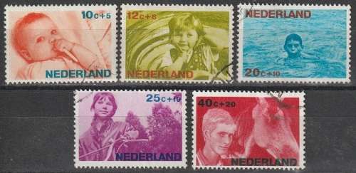 NETHERLANDS 1966 Child Care ULH CV R58.30 SG 1019-23