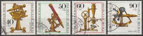 BERLIN WEST SEC 1981 Youth Welfare - Optical Instruments ULH CV R126.50 SG B613-16