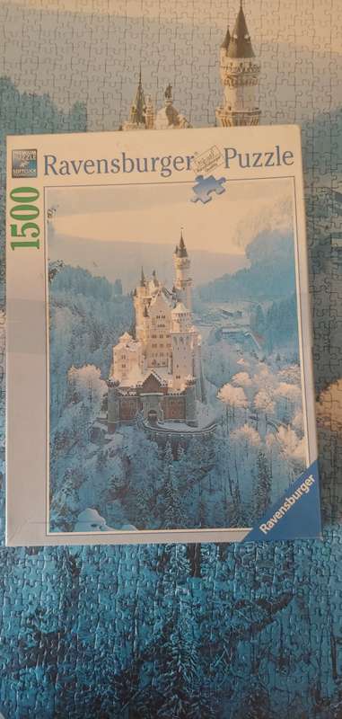 RAVENSBURGER PUZZLE 1500 PICE 2 PIECES MISSING IN BOX