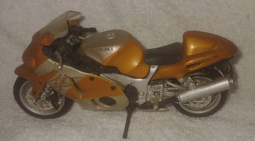 SUZUKI DIE CAST AND PLASTIC MOTORCYCLE