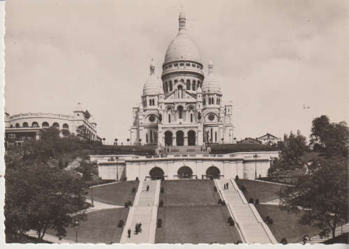 OLD MINT BLACK AND WHITE PHOTO POST CARD PARIS