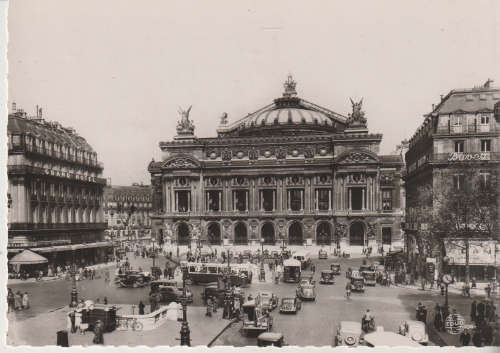 OLD MINT BLACK AND WHITE PHOTO POST CARD PARIS