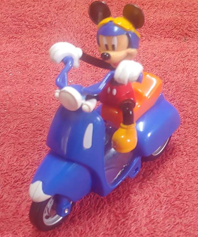 MICKEY MOUSE ON SCOOTER IN GREAT CONDITION CONDITION